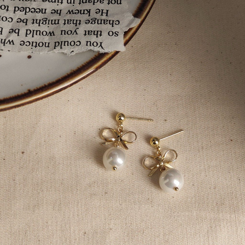 Bow and Pearl Earrings - Hypoallergenic - Abbott Atelier