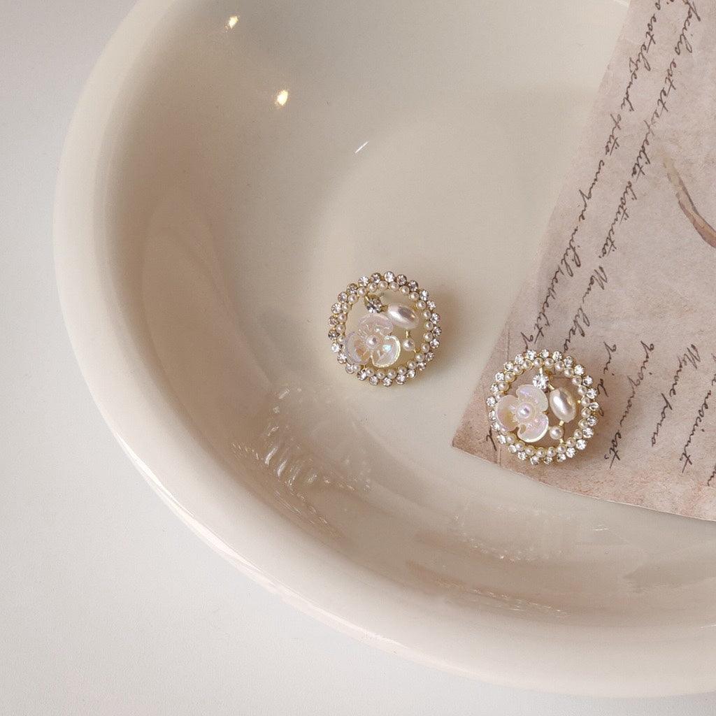 [Clearance] Flower and Pearl Stud Earrings - Hypoallergenic - Abbott Atelier