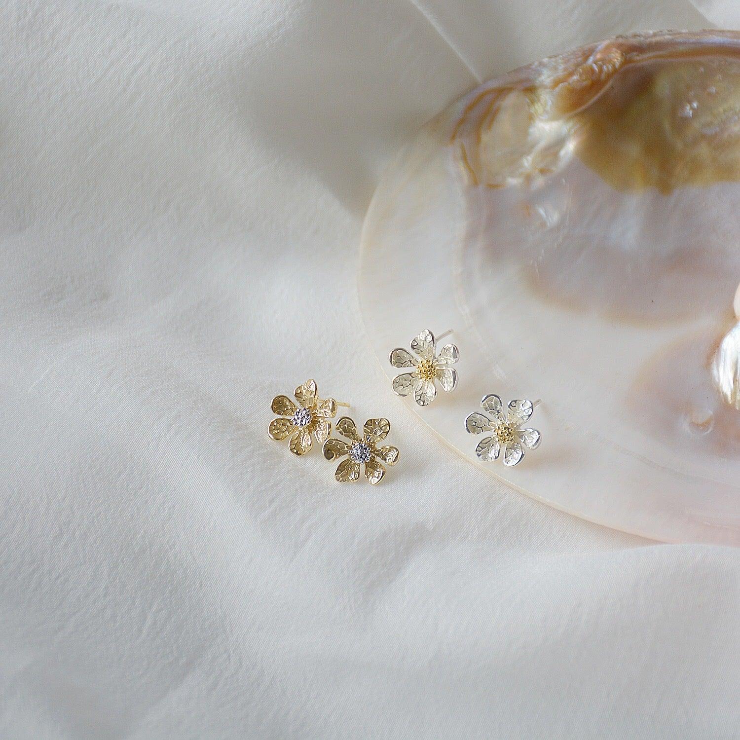 Flower Stud Earrings - Hypoallergenic - Abbott Atelier