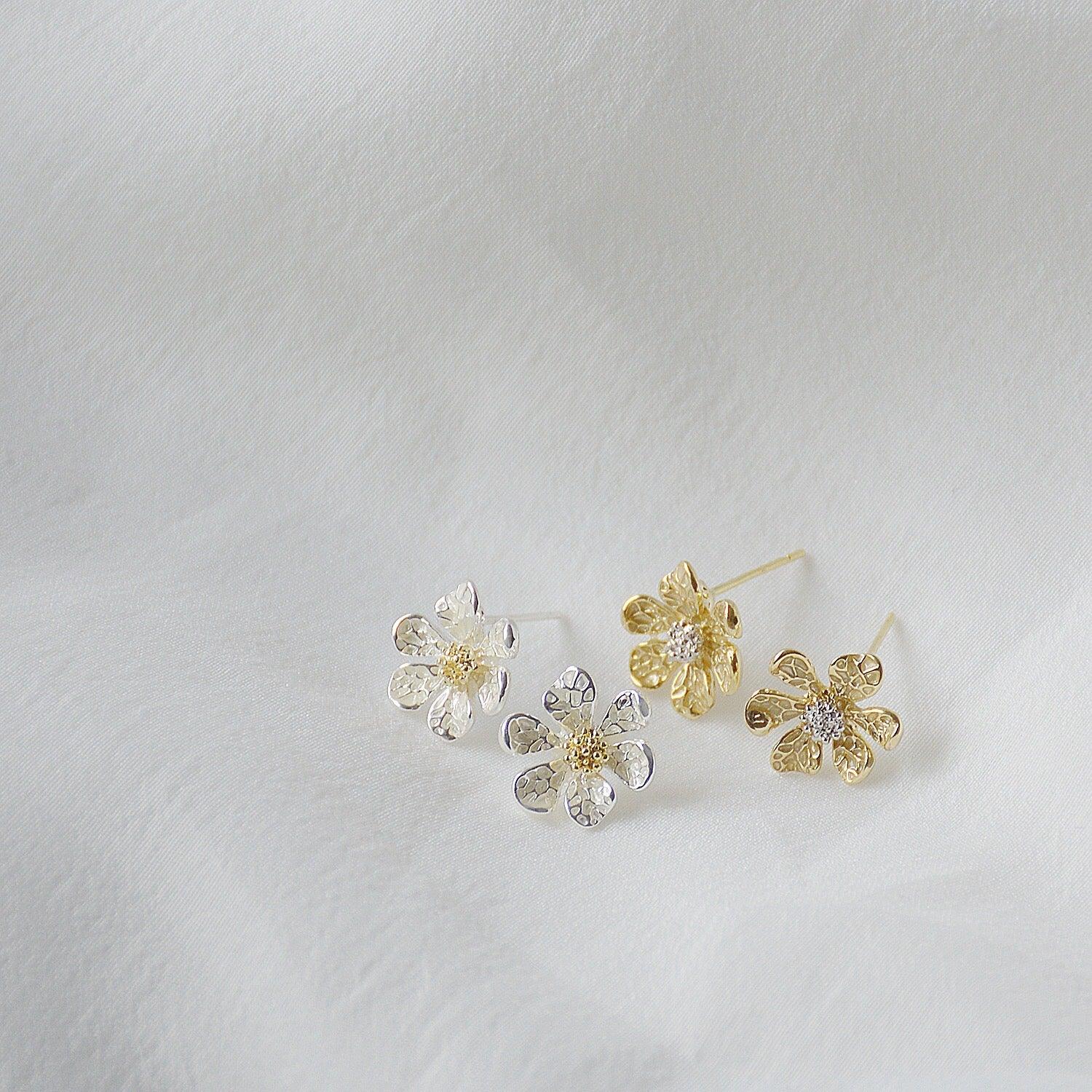 Flower Stud Earrings - Hypoallergenic - Abbott Atelier