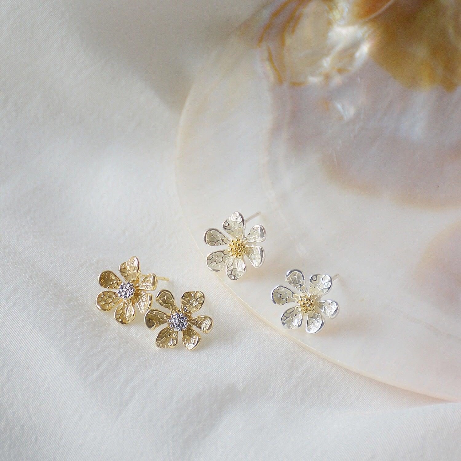 Flower Stud Earrings - Hypoallergenic - Abbott Atelier