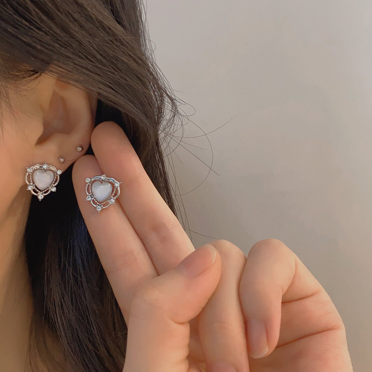 [Sample Sale] Heart Stud Earrings - Echo - Hypoallergenic - Abbott Atelier