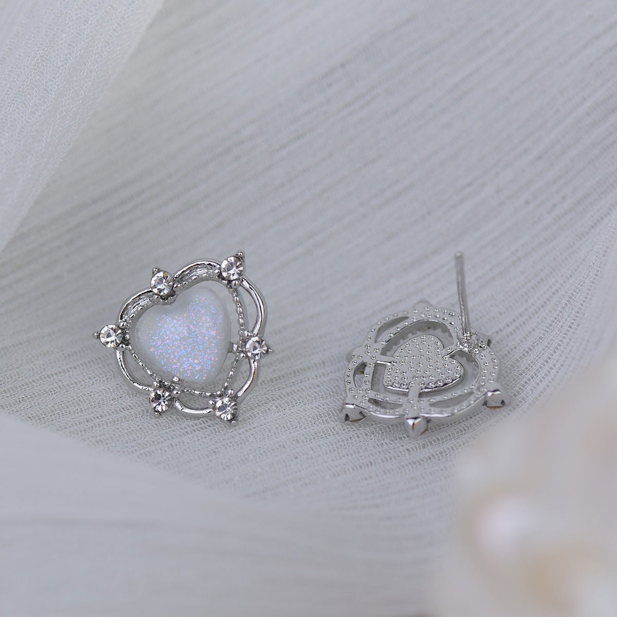 [Sample Sale] Heart Stud Earrings - Echo - Hypoallergenic - Abbott Atelier