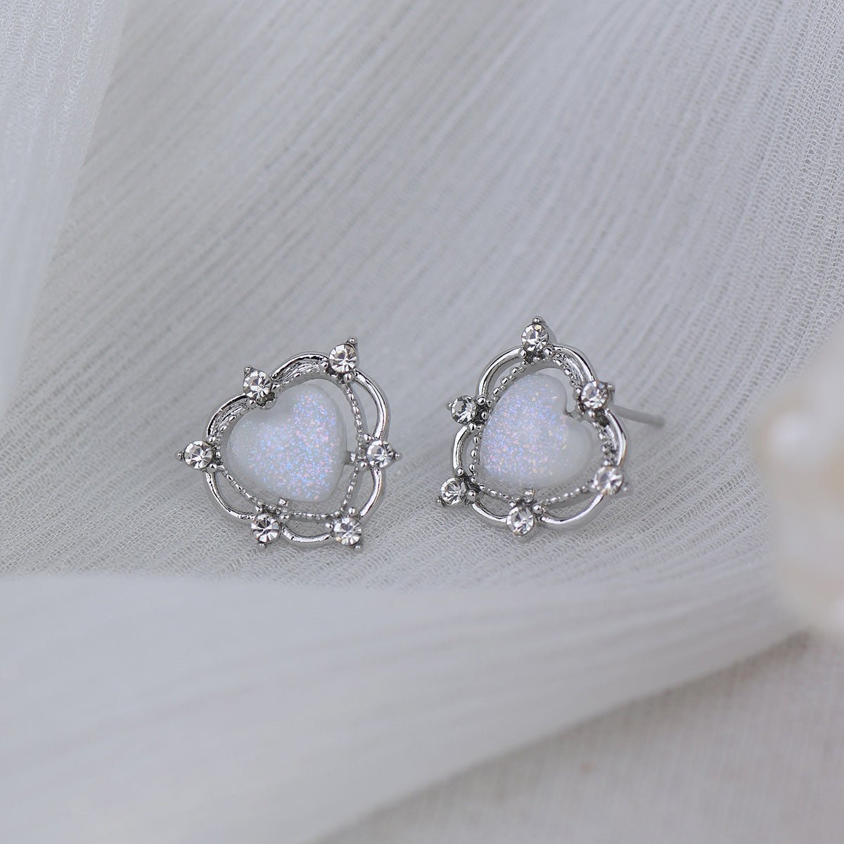 [Sample Sale] Heart Stud Earrings - Echo - Hypoallergenic - Abbott Atelier