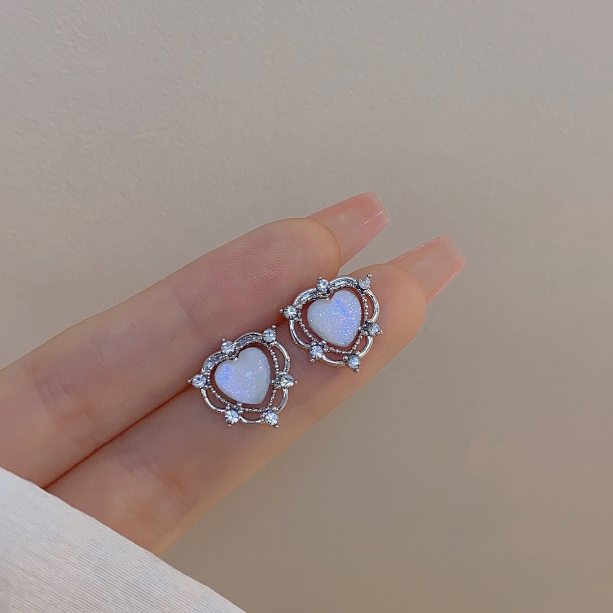 [Sample Sale] Heart Stud Earrings - Echo - Hypoallergenic - Abbott Atelier