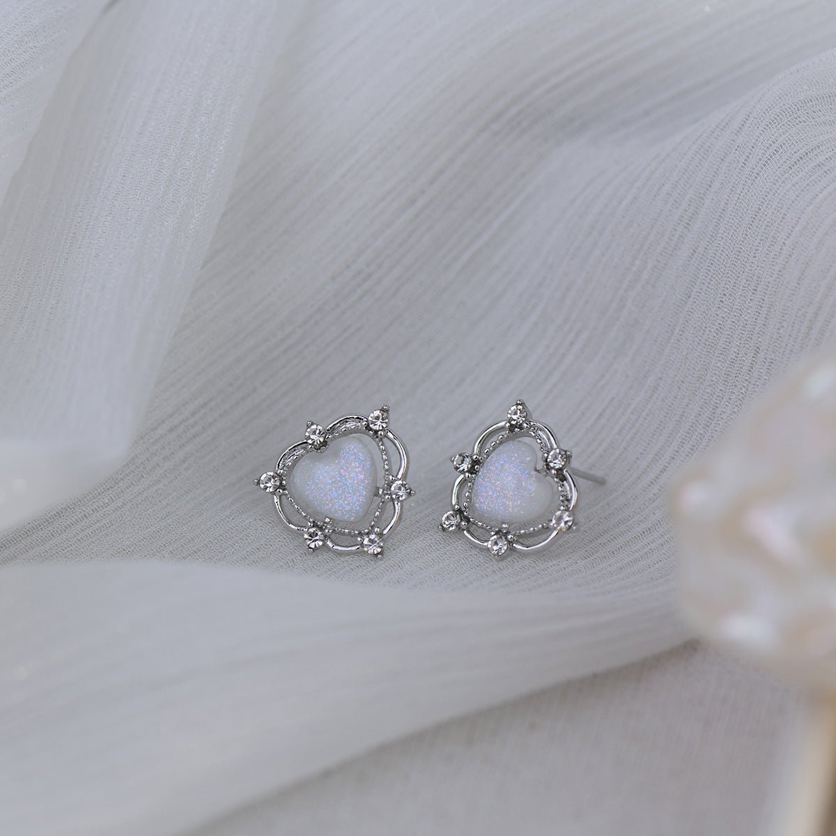 [Sample Sale] Heart Stud Earrings - Echo - Hypoallergenic - Abbott Atelier